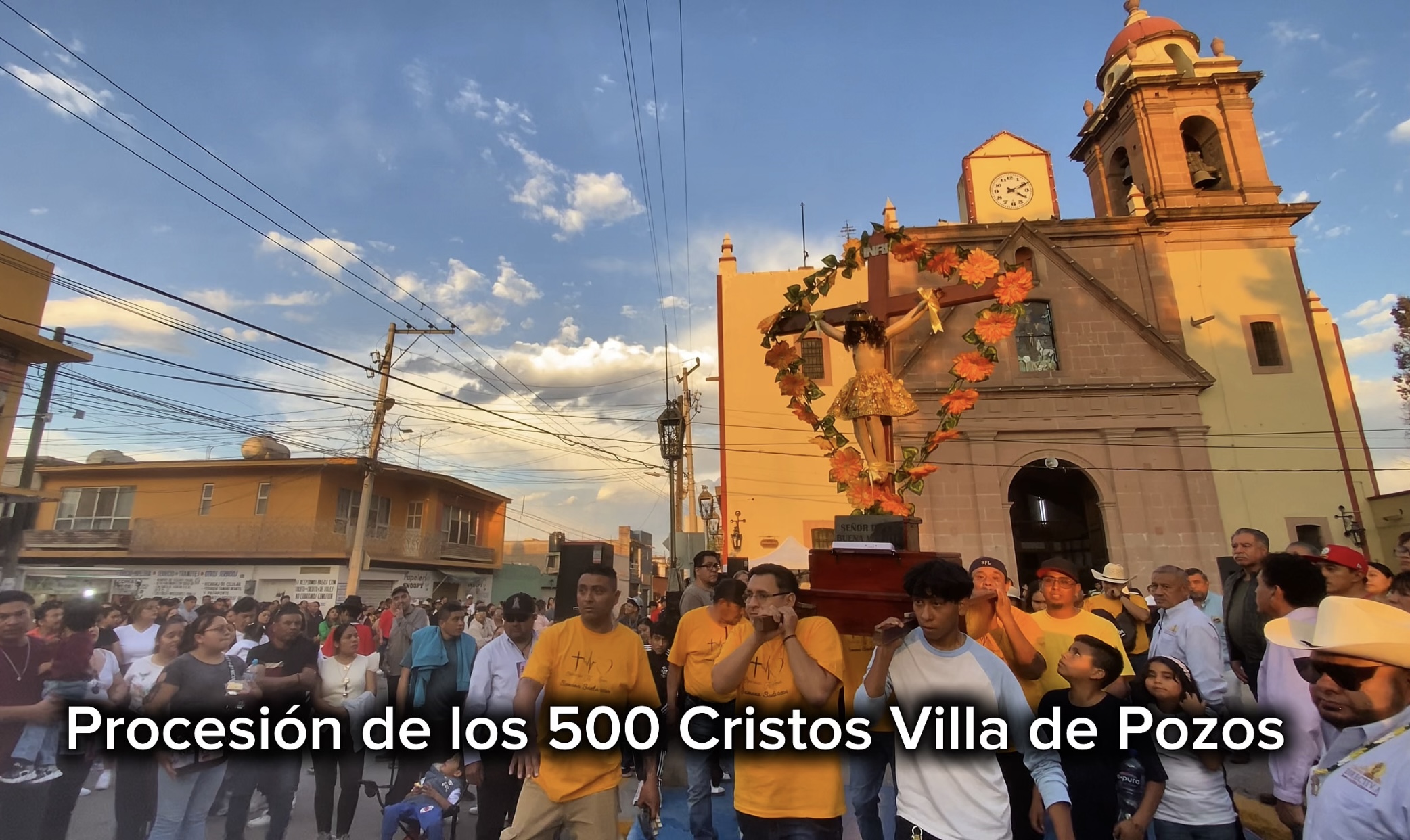 Procesión de los 500 Cristos en Villa de Pozos